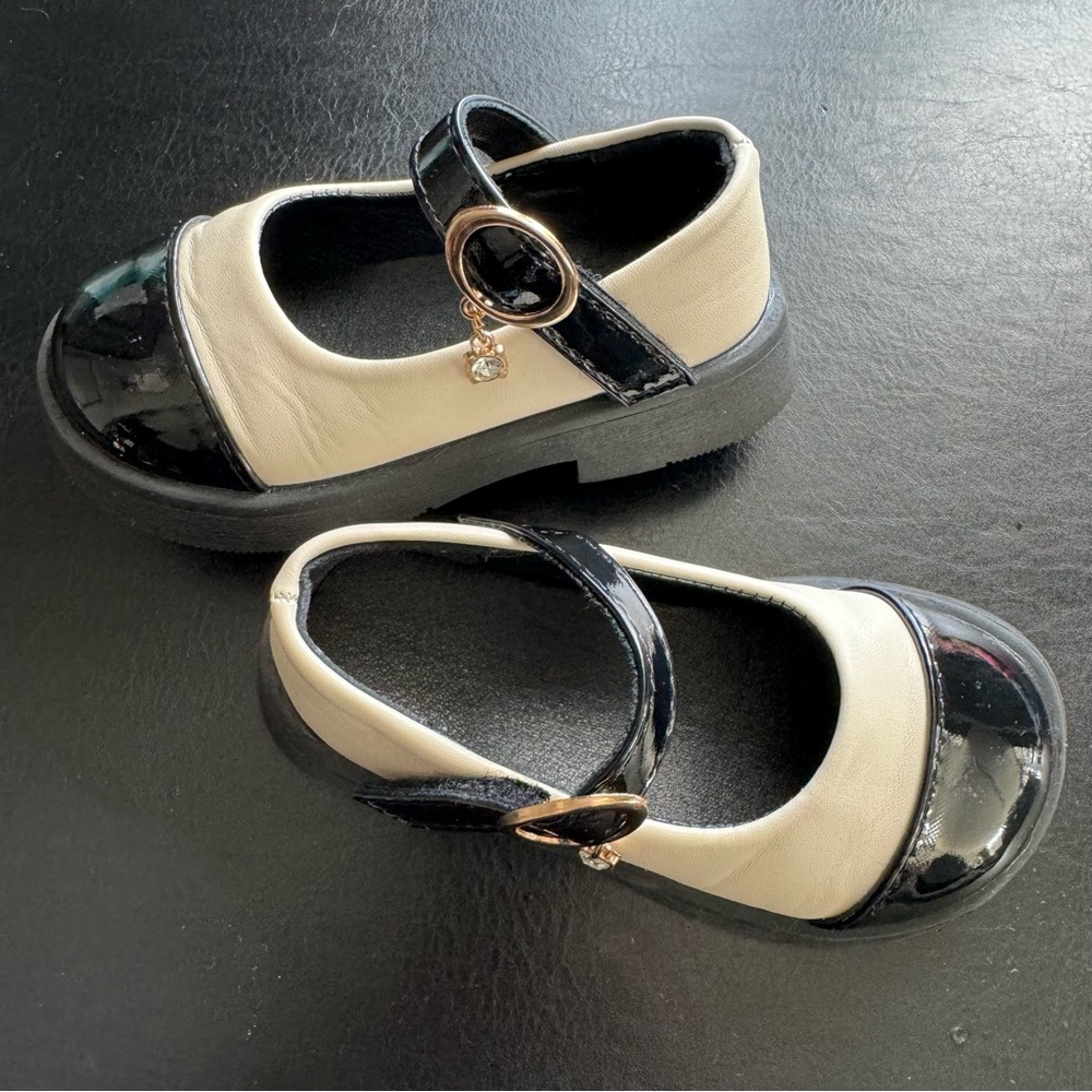 BLACK / TAN MARY JANE STYLE SHOES - Picture 6 of 8